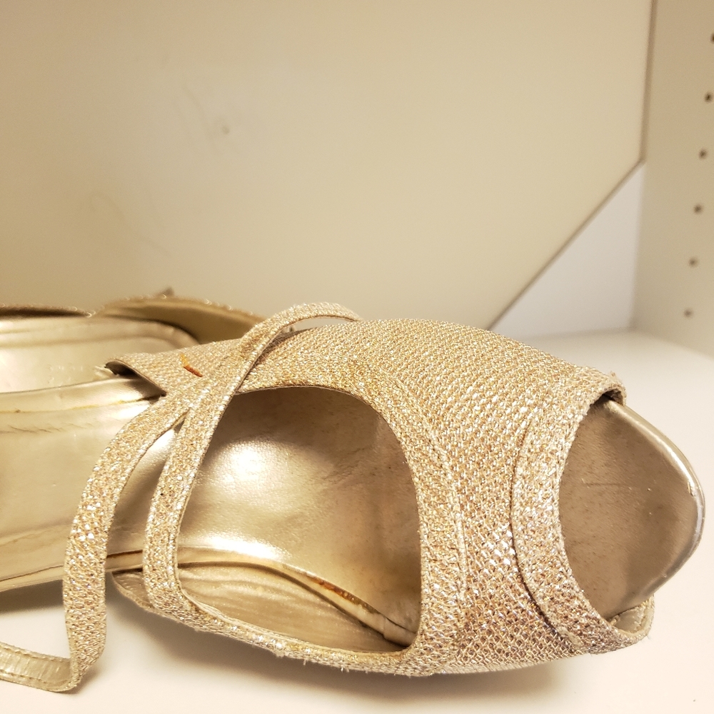 Shoes - Picture 4 of 11